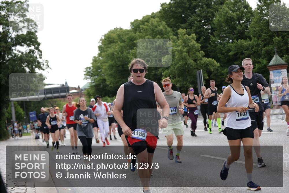 29.06.2025 - hella hamburg halbmarathon Jannik Wohlers http://msf.ph/oto/8142973 29.06.2025 10:44:52 Lombardsbrücke 1685, 1798, 3160, 3164, 3357, 3377, 3879, 3993, 4099, 4102, 4186, 4306, 4337, 4504, 4820, 4851, 5099, 5108, 5190, 5339, 5636, 5949, 6150, 6509, 6763, 6788, 6911, 6980, 7530, 7699, 7912, 8594, 8605, 8762, 10225, 11119, 11314, 11393, 11473, 11474, 11725, 12332, 12334, 12415, 12793, 12856, 12878, 12905, 13555, 14002, 14185, 14232, 14379, 14410, 14513, 14742, 14758, 14777, 15011, 15450, 15458, 15517, 15557, 15692, 15750, 15751, 15998 meine-sportfotos.de