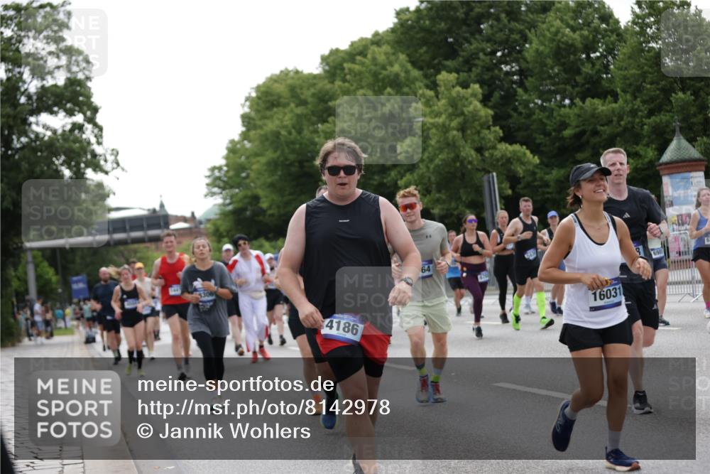 29.06.2025 - hella hamburg halbmarathon Jannik Wohlers http://msf.ph/oto/8142978 29.06.2025 10:44:52 Lombardsbrücke 1685, 1798, 3160, 3164, 3357, 3377, 3879, 3993, 4099, 4102, 4186, 4306, 4337, 4504, 4820, 4851, 5099, 5108, 5190, 5339, 5636, 5949, 6150, 6509, 6763, 6788, 6911, 6980, 7530, 7699, 7912, 8594, 8605, 8762, 10225, 11119, 11314, 11393, 11473, 11474, 11725, 12332, 12334, 12415, 12793, 12856, 12878, 12905, 13555, 14002, 14185, 14232, 14379, 14410, 14513, 14742, 14758, 14777, 15011, 15450, 15458, 15517, 15557, 15692, 15750, 15751, 15998 meine-sportfotos.de