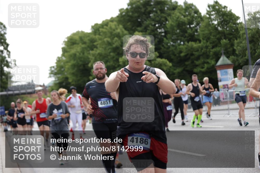 29.06.2025 - hella hamburg halbmarathon Jannik Wohlers http://msf.ph/oto/8142999 29.06.2025 10:44:53 Lombardsbrücke 1685, 1798, 3160, 3164, 3357, 3377, 3879, 3993, 4099, 4102, 4186, 4306, 4337, 4504, 4820, 4851, 5099, 5108, 5190, 5339, 5636, 5949, 6150, 6509, 6763, 6788, 6911, 6922, 6980, 7530, 7699, 7912, 8594, 8605, 8762, 10182, 10225, 11119, 11314, 11393, 11473, 11474, 11725, 11726, 12332, 12334, 12415, 12793, 12856, 12878, 12905, 13555, 13862, 14002, 14185, 14232, 14379, 14410, 14513, 14742, 14758, 14777, 15011, 15450, 15458, 15517, 15557, 15692, 15750, 15751, 15998 meine-sportfotos.de