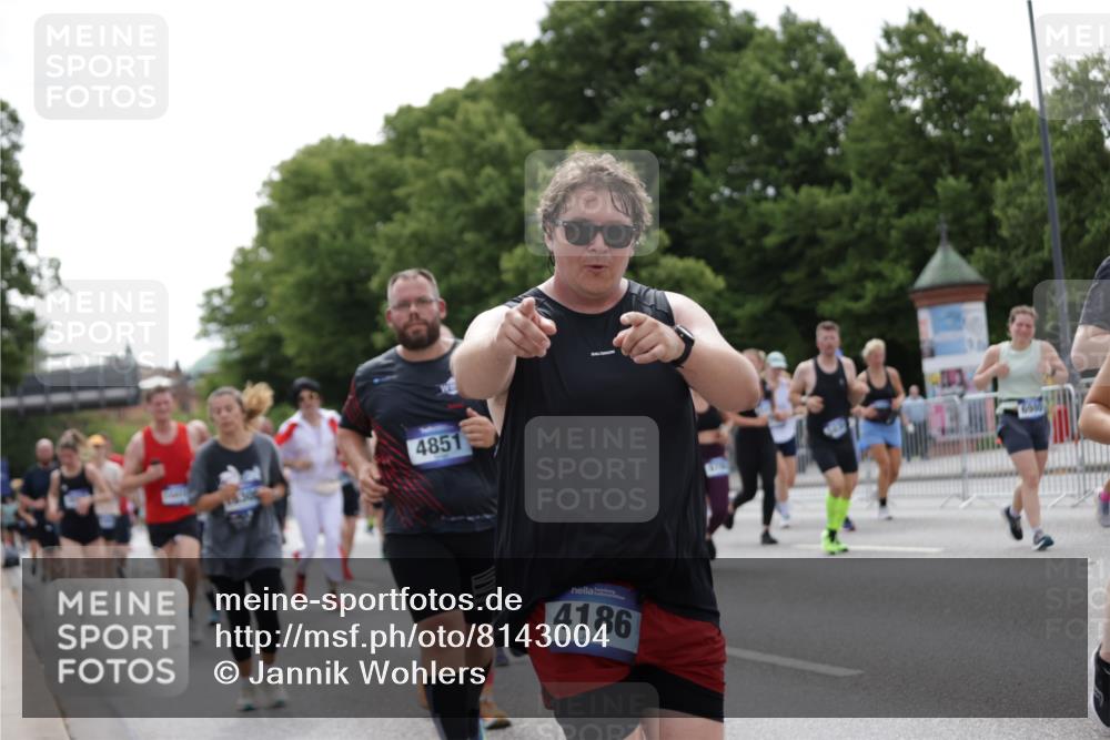 29.06.2025 - hella hamburg halbmarathon Jannik Wohlers http://msf.ph/oto/8143004 29.06.2025 10:44:53 Lombardsbrücke 1685, 1798, 3160, 3164, 3357, 3377, 3879, 3993, 4099, 4102, 4186, 4306, 4337, 4504, 4820, 4851, 5099, 5108, 5190, 5339, 5636, 5949, 6150, 6509, 6763, 6788, 6911, 6922, 6980, 7530, 7699, 7912, 8594, 8605, 8762, 10182, 10225, 11119, 11314, 11393, 11473, 11474, 11725, 11726, 12332, 12334, 12415, 12793, 12856, 12878, 12905, 13555, 13862, 14002, 14185, 14232, 14379, 14410, 14513, 14742, 14758, 14777, 15011, 15450, 15458, 15517, 15557, 15692, 15750, 15751, 15998 meine-sportfotos.de