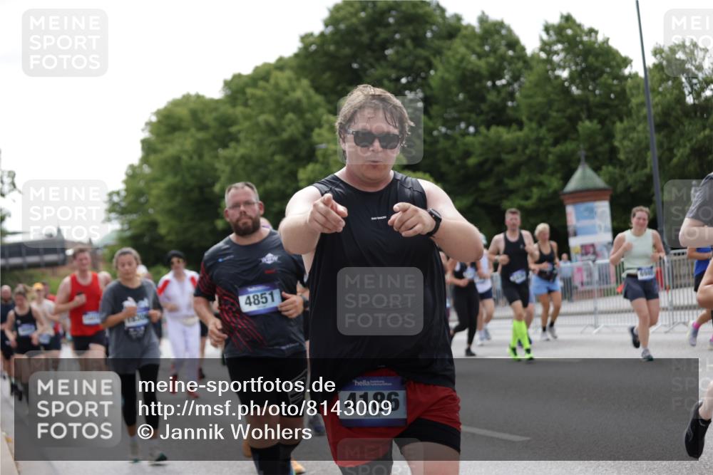 29.06.2025 - hella hamburg halbmarathon Jannik Wohlers http://msf.ph/oto/8143009 29.06.2025 10:44:53 Lombardsbrücke 1685, 1798, 3160, 3164, 3357, 3377, 3879, 3993, 4099, 4102, 4186, 4306, 4337, 4504, 4820, 4851, 5099, 5108, 5190, 5339, 5636, 5949, 6150, 6509, 6763, 6788, 6911, 6922, 6980, 7530, 7699, 7912, 8594, 8605, 8762, 10182, 10225, 11119, 11314, 11393, 11473, 11474, 11725, 11726, 12332, 12334, 12415, 12793, 12856, 12878, 12905, 13555, 13862, 14002, 14185, 14232, 14379, 14410, 14513, 14742, 14758, 14777, 15011, 15450, 15458, 15517, 15557, 15692, 15750, 15751, 15998 meine-sportfotos.de
