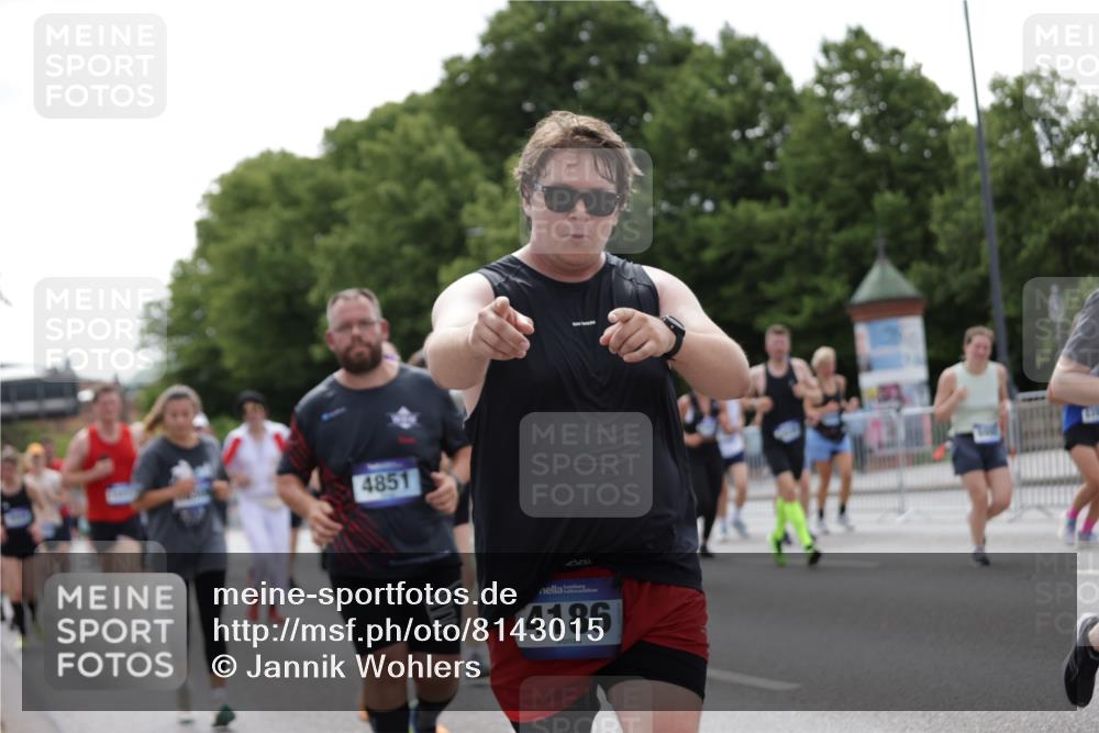 29.06.2025 - hella hamburg halbmarathon Jannik Wohlers http://msf.ph/oto/8143015 29.06.2025 10:44:53 Lombardsbrücke 1685, 1798, 3160, 3164, 3357, 3377, 3879, 3993, 4099, 4102, 4186, 4306, 4337, 4504, 4820, 4851, 5099, 5108, 5190, 5339, 5636, 5949, 6150, 6509, 6763, 6788, 6911, 6922, 6980, 7530, 7699, 7912, 8594, 8605, 8762, 10182, 10225, 11119, 11314, 11393, 11473, 11474, 11725, 11726, 12332, 12334, 12415, 12793, 12856, 12878, 12905, 13555, 13862, 14002, 14185, 14232, 14379, 14410, 14513, 14742, 14758, 14777, 15011, 15450, 15458, 15517, 15557, 15692, 15750, 15751, 15998 meine-sportfotos.de