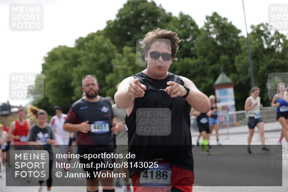 29.06.2025 - hella hamburg halbmarathon Jannik Wohlers http://msf.ph/oto/8143025 29.06.2025 10:44:54 Lombardsbrücke 1685, 1798, 2216, 2217, 3160, 3164, 3357, 3377, 3879, 3993, 4099, 4102, 4186, 4306, 4337, 4504, 4820, 4851, 5099, 5108, 5190, 5339, 5636, 5949, 6150, 6509, 6763, 6788, 6911, 6922, 6980, 7530, 7541, 7699, 8594, 8605, 8762, 9620, 10182, 10225, 11119, 11314, 11393, 11473, 11474, 11725, 11726, 12334, 12415, 12793, 12856, 12878, 12905, 13555, 13862, 14002, 14185, 14232, 14379, 14410, 14513, 14742, 14758, 14777, 15011, 15450, 15517, 15557, 15692, 15750, 15751, 15998 meine-sportfotos.de