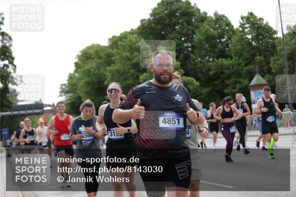 29.06.2025 - hella hamburg halbmarathon Jannik Wohlers http://msf.ph/oto/8143030 29.06.2025 10:44:54 Lombardsbrücke 1685, 1798, 2216, 2217, 3160, 3164, 3357, 3377, 3879, 3993, 4099, 4102, 4186, 4306, 4337, 4504, 4820, 4851, 5099, 5108, 5190, 5339, 5636, 5949, 6150, 6509, 6763, 6788, 6911, 6922, 6980, 7530, 7541, 7699, 8594, 8605, 8762, 9620, 10182, 10225, 11119, 11314, 11393, 11473, 11474, 11725, 11726, 12334, 12415, 12793, 12856, 12878, 12905, 13555, 13862, 14002, 14185, 14232, 14379, 14410, 14513, 14742, 14758, 14777, 15011, 15450, 15517, 15557, 15692, 15750, 15751, 15998 meine-sportfotos.de