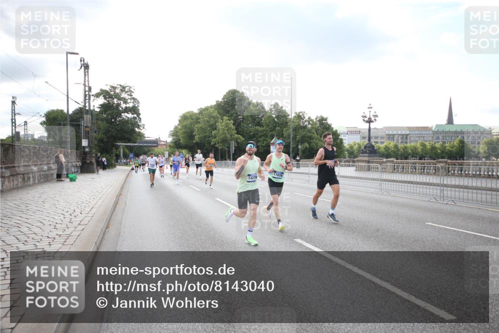 29.06.2025 - hella hamburg halbmarathon Jannik Wohlers http://msf.ph/oto/8143040 29.06.2025 09:45:53 Lombardsbrücke 2525, 3809, 3843, 3955, 5042, 6169, 7055, 7534, 7845, 7901, 8784, 8864, 8956, 9345, 10453, 10865, 11282, 11833, 13252, 13617, 14276, 14293, 14699, 15115, 15391, 15689, 16065, 16140, 16507, 16580, 16695, 16931, 17056, 17213, 17768, 17826, 18235, 18562, 18563 meine-sportfotos.de