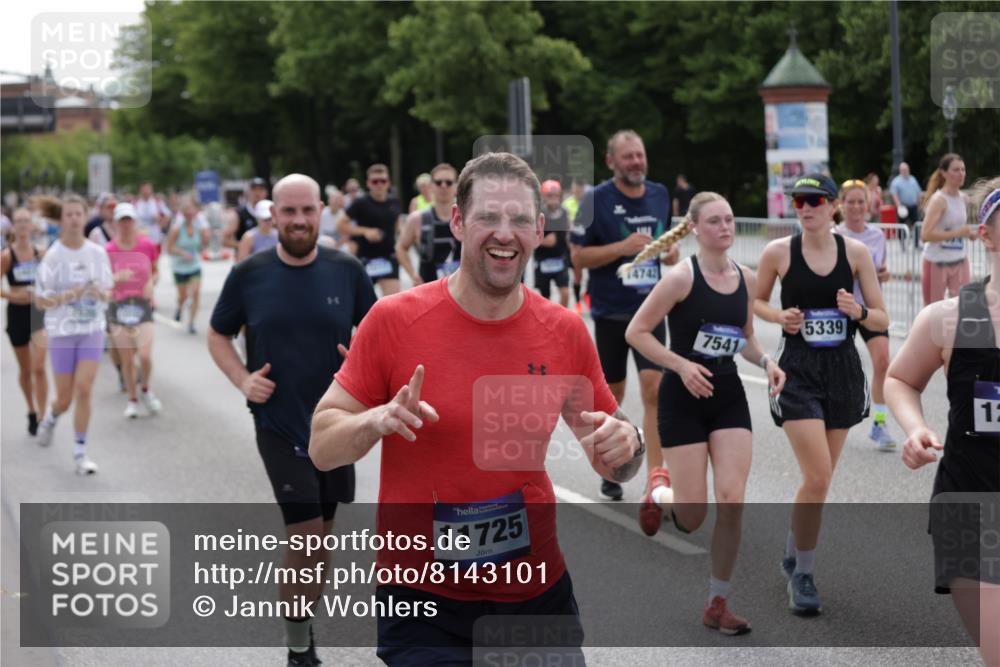 29.06.2025 - hella hamburg halbmarathon Jannik Wohlers http://msf.ph/oto/8143101 29.06.2025 10:45:01 Lombardsbrücke 1713, 1798, 2216, 2217, 2657, 2664, 2973, 3160, 3164, 3357, 3377, 3879, 3993, 4099, 4102, 4224, 4306, 4504, 4820, 4851, 5099, 5108, 5339, 5636, 5949, 6150, 6763, 6788, 6911, 6922, 6980, 7283, 7530, 7541, 7859, 8605, 9620, 10030, 10182, 10225, 10812, 11119, 11314, 11393, 11473, 11474, 11660, 11725, 11726, 12415, 12575, 12793, 12856, 12878, 12905, 13555, 13791, 13862, 14002, 14185, 14232, 14379, 14410, 14513, 14742, 15011, 15450, 15517, 15557, 15692, 18264 meine-sportfotos.de