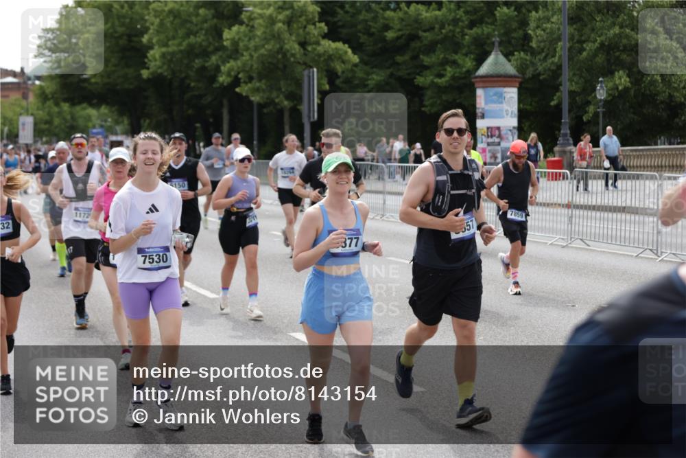 29.06.2025 - hella hamburg halbmarathon Jannik Wohlers http://msf.ph/oto/8143154 29.06.2025 10:45:03 Lombardsbrücke 1060, 1713, 1798, 2008, 2216, 2217, 2657, 2664, 2973, 3357, 3377, 3879, 3993, 4099, 4102, 4224, 4306, 4504, 4820, 5099, 5108, 5339, 5636, 5949, 6150, 6763, 6788, 6911, 6922, 6980, 7283, 7530, 7541, 7859, 8605, 8745, 9620, 10030, 10182, 10225, 10812, 11119, 11314, 11473, 11474, 11640, 11660, 11725, 11726, 12415, 12575, 12856, 12878, 12905, 13555, 13791, 13862, 14002, 14185, 14232, 14379, 14410, 14742, 15011, 15450, 15517, 15557, 15692, 16415, 18264 meine-sportfotos.de