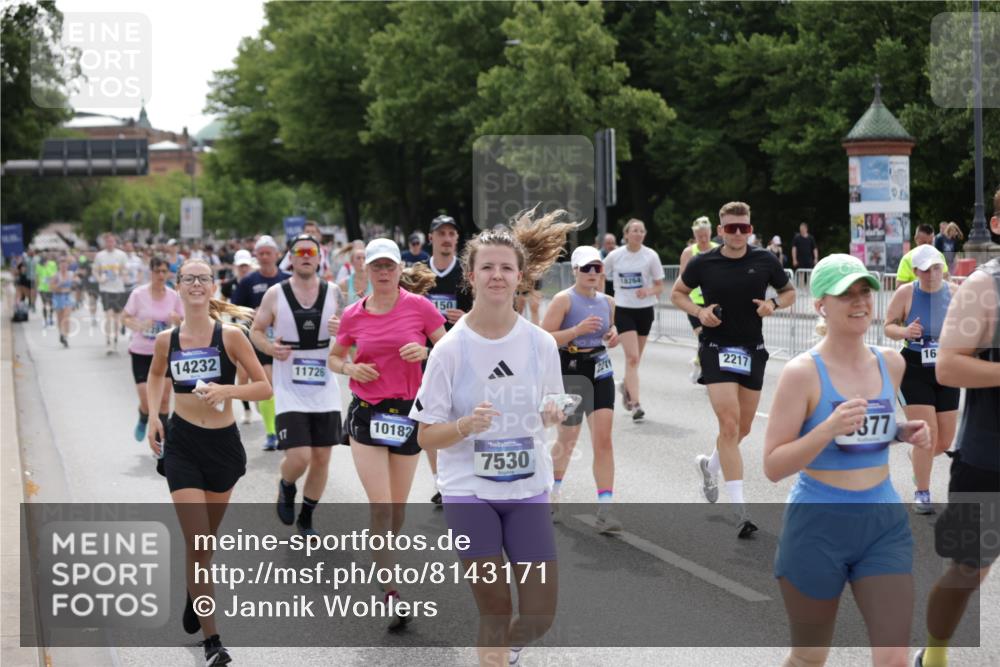29.06.2025 - hella hamburg halbmarathon Jannik Wohlers http://msf.ph/oto/8143171 29.06.2025 10:45:04 Lombardsbrücke 1060, 1085, 1713, 1798, 2008, 2216, 2217, 2657, 2664, 2973, 3357, 3377, 3879, 3993, 4099, 4102, 4224, 4306, 4504, 4820, 5099, 5108, 5339, 5636, 5949, 6150, 6763, 6788, 6911, 6922, 6980, 7283, 7530, 7541, 7859, 8605, 8745, 9620, 10030, 10182, 10225, 10812, 11119, 11314, 11473, 11474, 11640, 11660, 11725, 11726, 12415, 12575, 12856, 12878, 13555, 13791, 13862, 14002, 14185, 14232, 14379, 14410, 14742, 15011, 15450, 15517, 15557, 15692, 16415, 18264 meine-sportfotos.de
