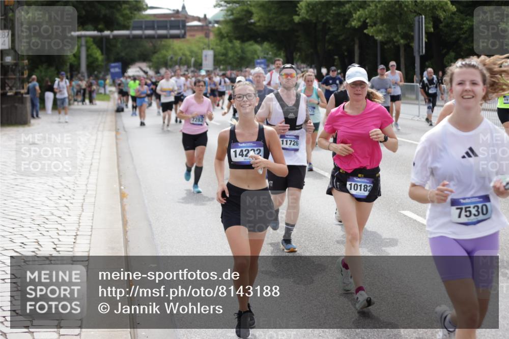 29.06.2025 - hella hamburg halbmarathon Jannik Wohlers http://msf.ph/oto/8143188 29.06.2025 10:45:05 Lombardsbrücke 1060, 1085, 1713, 2008, 2216, 2217, 2657, 2664, 2973, 3357, 3377, 3879, 4099, 4102, 4224, 4306, 4504, 4820, 5099, 5108, 5339, 5636, 5949, 6150, 6763, 6788, 6911, 6922, 7283, 7530, 7541, 7859, 8605, 8745, 9620, 10030, 10182, 10225, 10812, 11119, 11473, 11474, 11640, 11660, 11725, 11726, 12415, 12575, 12856, 12878, 13791, 13862, 14185, 14232, 14379, 14410, 14742, 15011, 15450, 15517, 15557, 15692, 16415, 18264, 19039 meine-sportfotos.de
