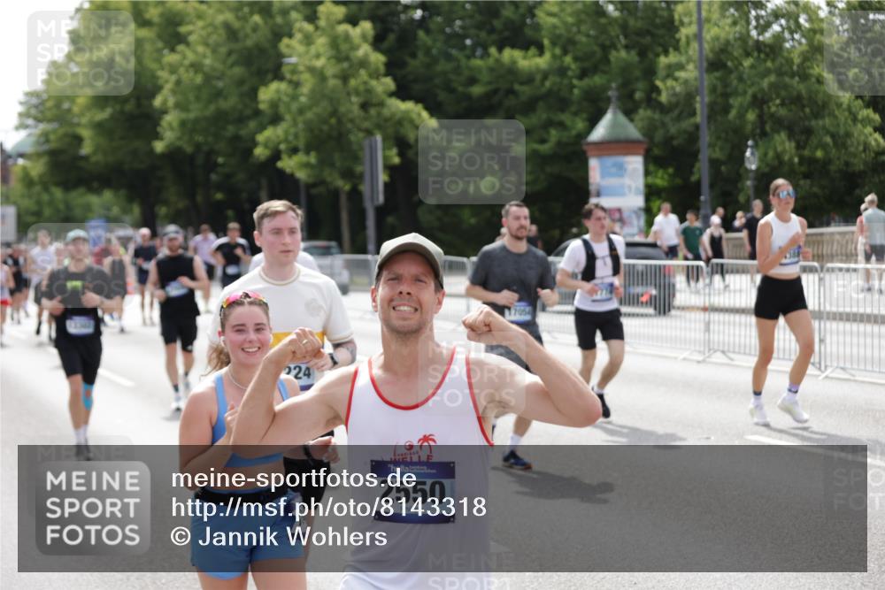 29.06.2025 - hella hamburg halbmarathon Jannik Wohlers http://msf.ph/oto/8143318 29.06.2025 10:45:17 Lombardsbrücke 1033, 1060, 1085, 1104, 1854, 1983, 2008, 2522, 2550, 2657, 2664, 2917, 2965, 2973, 4224, 4317, 4388, 5044, 5635, 6133, 6623, 7268, 7859, 8745, 10030, 10327, 10329, 10367, 11160, 11253, 11640, 11660, 12009, 12575, 13302, 13791, 14445, 16415, 17054, 17334, 17373, 17928, 18003, 18250, 18264, 19039 meine-sportfotos.de