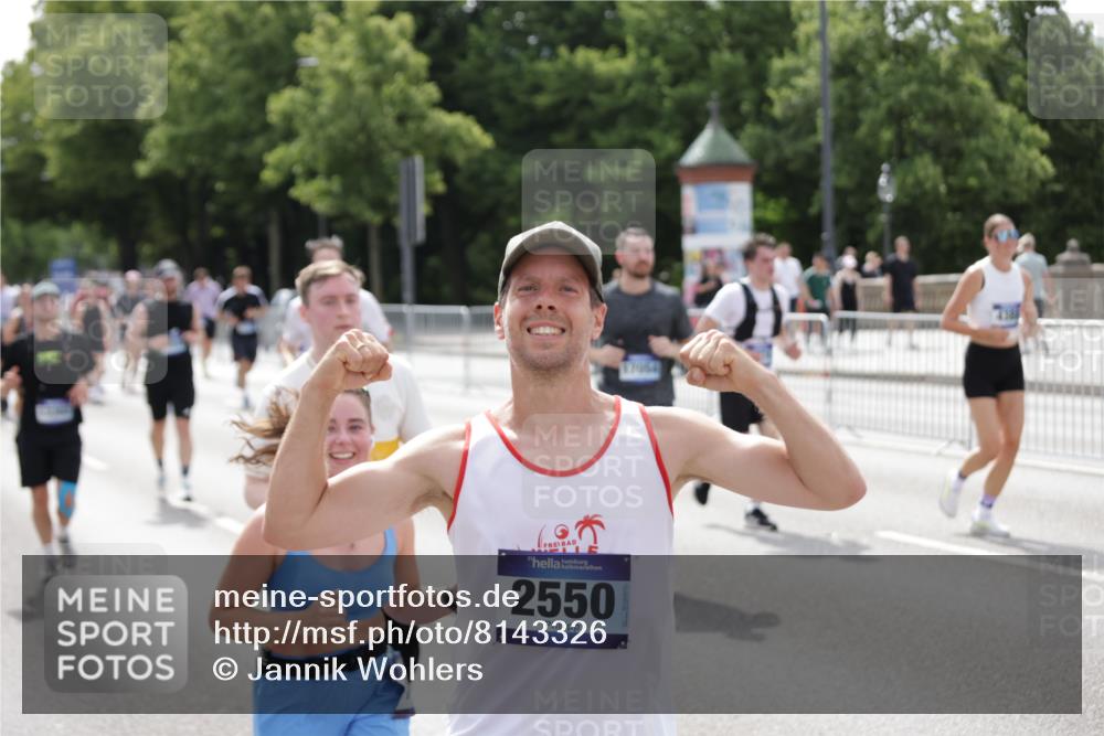 29.06.2025 - hella hamburg halbmarathon Jannik Wohlers http://msf.ph/oto/8143326 29.06.2025 10:45:17 Lombardsbrücke 1033, 1060, 1085, 1104, 1854, 1983, 2008, 2522, 2550, 2657, 2664, 2917, 2965, 2973, 4224, 4317, 4388, 5044, 5635, 6133, 6623, 7268, 7859, 8745, 10030, 10327, 10329, 10367, 11160, 11253, 11640, 11660, 12009, 12575, 13302, 13791, 14445, 16415, 17054, 17334, 17373, 17928, 18003, 18250, 18264, 19039 meine-sportfotos.de