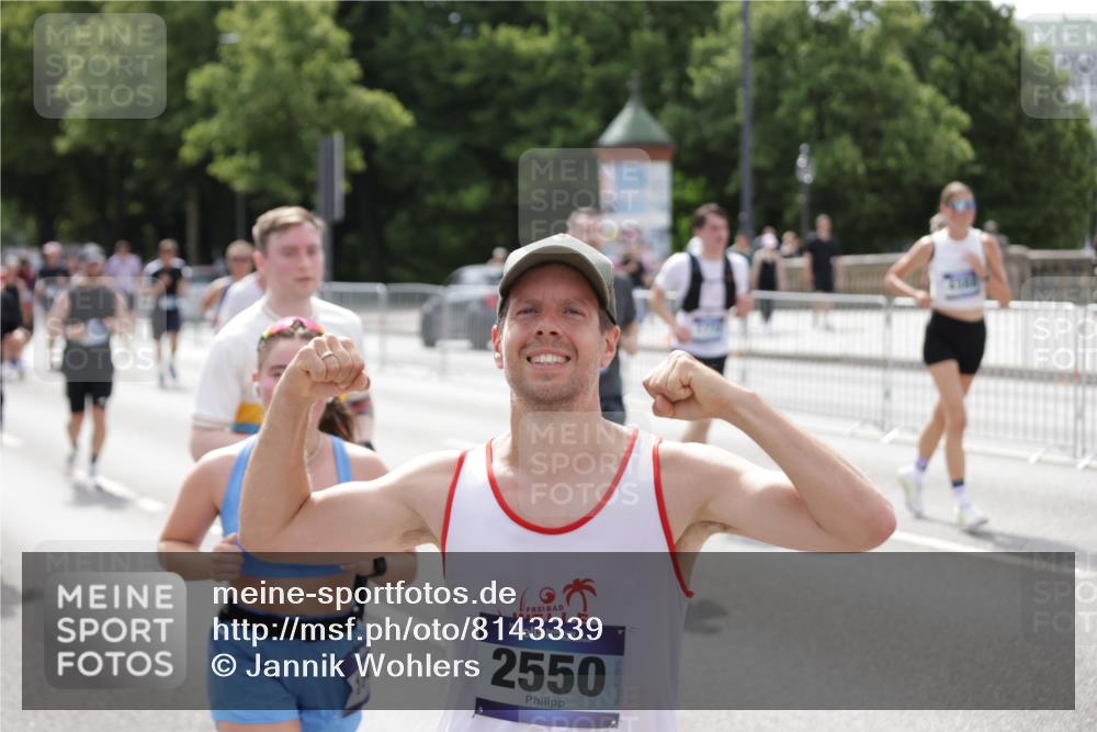 29.06.2025 - hella hamburg halbmarathon Jannik Wohlers http://msf.ph/oto/8143339 29.06.2025 10:45:17 Lombardsbrücke 1033, 1060, 1085, 1104, 1854, 1983, 2008, 2522, 2550, 2657, 2664, 2917, 2965, 2973, 4224, 4317, 4388, 5044, 5635, 6133, 6623, 7268, 7859, 8745, 10030, 10327, 10329, 10367, 11160, 11253, 11640, 11660, 12009, 12575, 13302, 13791, 14445, 16415, 17054, 17334, 17373, 17928, 18003, 18250, 18264, 19039 meine-sportfotos.de