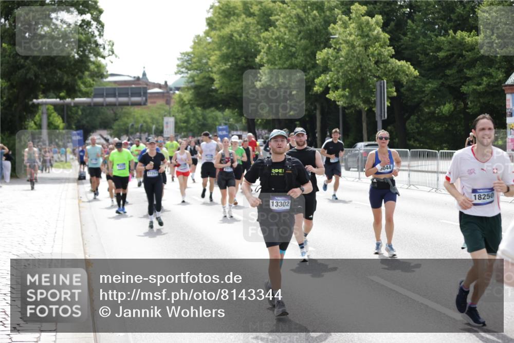 29.06.2025 - hella hamburg halbmarathon Jannik Wohlers http://msf.ph/oto/8143344 29.06.2025 10:45:18 Lombardsbrücke 1033, 1060, 1085, 1104, 1421, 1426, 1854, 1983, 2008, 2522, 2550, 2657, 2664, 2917, 2965, 2973, 4224, 4317, 4388, 5044, 5635, 6133, 6623, 7268, 7356, 8745, 10030, 10327, 10329, 10367, 10875, 11160, 11253, 11640, 11660, 12009, 13302, 13791, 14445, 16415, 17054, 17334, 17373, 17597, 17928, 18003, 18250, 18264, 19039 meine-sportfotos.de