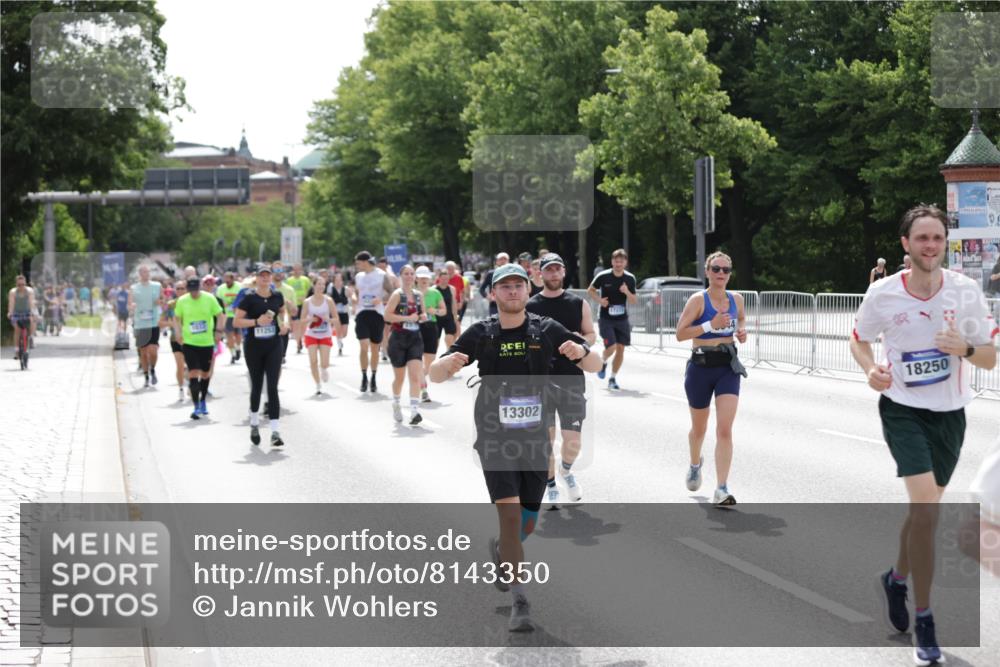 29.06.2025 - hella hamburg halbmarathon Jannik Wohlers http://msf.ph/oto/8143350 29.06.2025 10:45:18 Lombardsbrücke 1033, 1060, 1085, 1104, 1421, 1426, 1854, 1983, 2008, 2522, 2550, 2657, 2664, 2917, 2965, 2973, 4224, 4317, 4388, 5044, 5635, 6133, 6623, 7268, 7356, 8745, 10030, 10327, 10329, 10367, 10875, 11160, 11253, 11640, 11660, 12009, 13302, 13791, 14445, 16415, 17054, 17334, 17373, 17597, 17928, 18003, 18250, 18264, 19039 meine-sportfotos.de