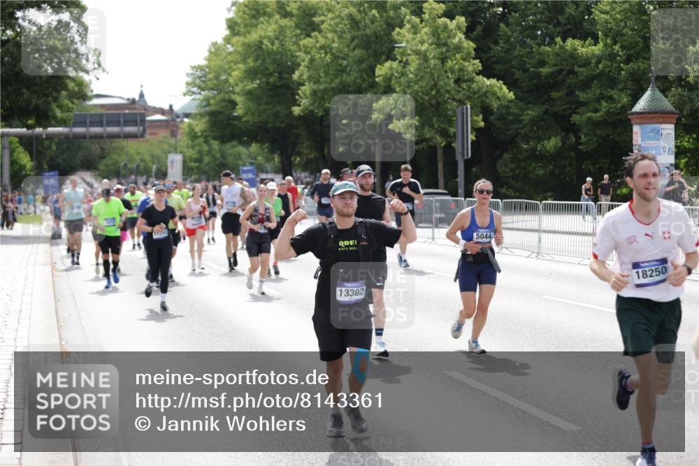 29.06.2025 - hella hamburg halbmarathon Jannik Wohlers http://msf.ph/oto/8143361 29.06.2025 10:45:18 Lombardsbrücke 1033, 1060, 1085, 1104, 1421, 1426, 1854, 1983, 2008, 2522, 2550, 2657, 2664, 2917, 2965, 2973, 4224, 4317, 4388, 5044, 5635, 6133, 6623, 7268, 7356, 8745, 10030, 10327, 10329, 10367, 10875, 11160, 11253, 11640, 11660, 12009, 13302, 13791, 14445, 16415, 17054, 17334, 17373, 17597, 17928, 18003, 18250, 18264, 19039 meine-sportfotos.de