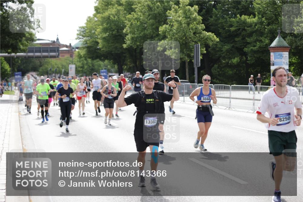 29.06.2025 - hella hamburg halbmarathon Jannik Wohlers http://msf.ph/oto/8143366 29.06.2025 10:45:18 Lombardsbrücke 1033, 1060, 1085, 1104, 1421, 1426, 1854, 1983, 2008, 2522, 2550, 2657, 2664, 2917, 2965, 2973, 4224, 4317, 4388, 5044, 5635, 6133, 6623, 7268, 7356, 8745, 10030, 10327, 10329, 10367, 10875, 11160, 11253, 11640, 11660, 12009, 13302, 13791, 14445, 16415, 17054, 17334, 17373, 17597, 17928, 18003, 18250, 18264, 19039 meine-sportfotos.de