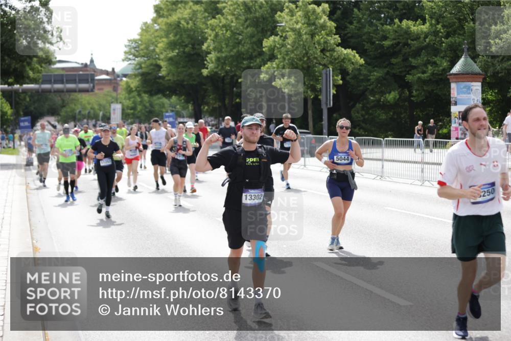 29.06.2025 - hella hamburg halbmarathon Jannik Wohlers http://msf.ph/oto/8143370 29.06.2025 10:45:18 Lombardsbrücke 1033, 1060, 1085, 1104, 1421, 1426, 1854, 1983, 2008, 2522, 2550, 2657, 2664, 2917, 2965, 2973, 4224, 4317, 4388, 5044, 5635, 6133, 6623, 7268, 7356, 8745, 10030, 10327, 10329, 10367, 10875, 11160, 11253, 11640, 11660, 12009, 13302, 13791, 14445, 16415, 17054, 17334, 17373, 17597, 17928, 18003, 18250, 18264, 19039 meine-sportfotos.de