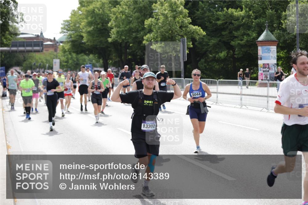 29.06.2025 - hella hamburg halbmarathon Jannik Wohlers http://msf.ph/oto/8143389 29.06.2025 10:45:19 Lombardsbrücke 1033, 1060, 1085, 1100, 1104, 1421, 1426, 1555, 1854, 1983, 2008, 2522, 2550, 2657, 2664, 2917, 2965, 2973, 4104, 4224, 4317, 4388, 5044, 5635, 6133, 6623, 7268, 7356, 8745, 10327, 10329, 10367, 10511, 10875, 11160, 11253, 11332, 11640, 11660, 12009, 13302, 13791, 14445, 16415, 17054, 17334, 17373, 17597, 17928, 18003, 18250, 18264, 19039 meine-sportfotos.de