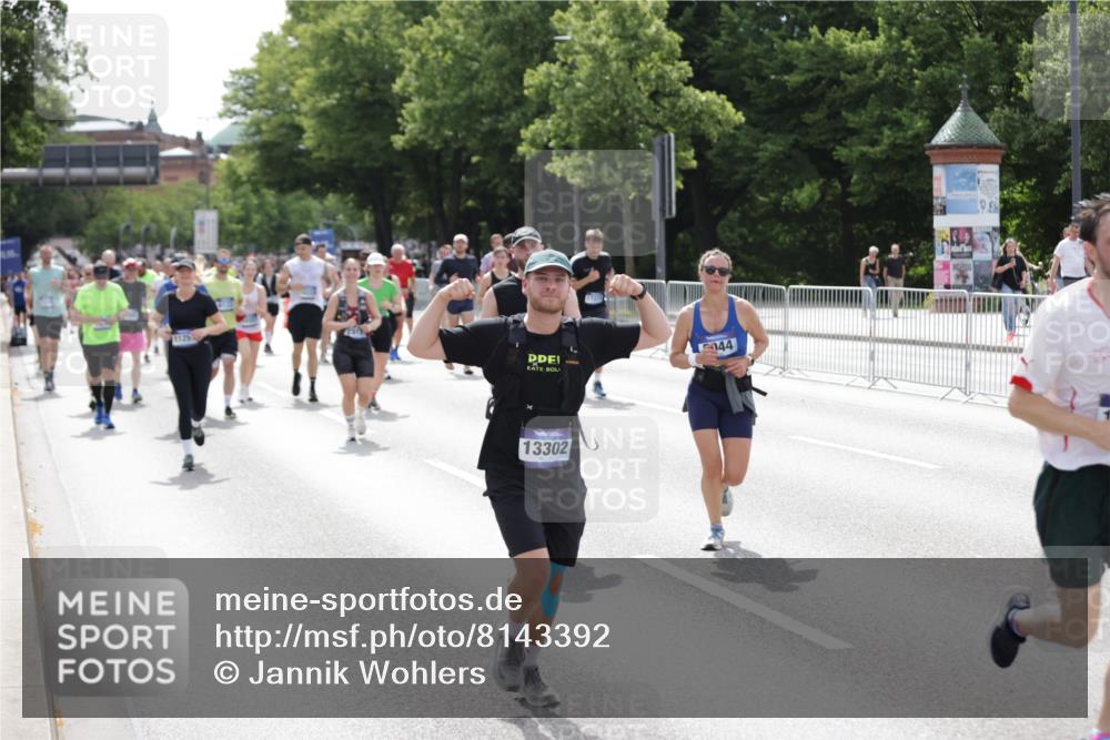 29.06.2025 - hella hamburg halbmarathon Jannik Wohlers http://msf.ph/oto/8143392 29.06.2025 10:45:19 Lombardsbrücke 1033, 1060, 1085, 1100, 1104, 1421, 1426, 1555, 1854, 1983, 2008, 2522, 2550, 2657, 2664, 2917, 2965, 2973, 4104, 4224, 4317, 4388, 5044, 5635, 6133, 6623, 7268, 7356, 8745, 10327, 10329, 10367, 10511, 10875, 11160, 11253, 11332, 11640, 11660, 12009, 13302, 13791, 14445, 16415, 17054, 17334, 17373, 17597, 17928, 18003, 18250, 18264, 19039 meine-sportfotos.de