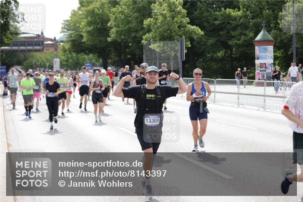29.06.2025 - hella hamburg halbmarathon Jannik Wohlers http://msf.ph/oto/8143397 29.06.2025 10:45:19 Lombardsbrücke 1033, 1060, 1085, 1100, 1104, 1421, 1426, 1555, 1854, 1983, 2008, 2522, 2550, 2657, 2664, 2917, 2965, 2973, 4104, 4224, 4317, 4388, 5044, 5635, 6133, 6623, 7268, 7356, 8745, 10327, 10329, 10367, 10511, 10875, 11160, 11253, 11332, 11640, 11660, 12009, 13302, 13791, 14445, 16415, 17054, 17334, 17373, 17597, 17928, 18003, 18250, 18264, 19039 meine-sportfotos.de