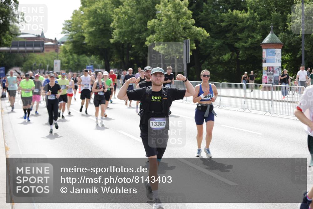 29.06.2025 - hella hamburg halbmarathon Jannik Wohlers http://msf.ph/oto/8143403 29.06.2025 10:45:19 Lombardsbrücke 1033, 1060, 1085, 1100, 1104, 1421, 1426, 1555, 1854, 1983, 2008, 2522, 2550, 2657, 2664, 2917, 2965, 2973, 4104, 4224, 4317, 4388, 5044, 5635, 6133, 6623, 7268, 7356, 8745, 10327, 10329, 10367, 10511, 10875, 11160, 11253, 11332, 11640, 11660, 12009, 13302, 13791, 14445, 16415, 17054, 17334, 17373, 17597, 17928, 18003, 18250, 18264, 19039 meine-sportfotos.de