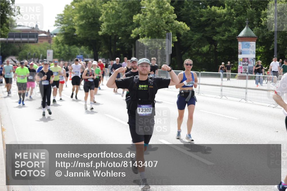 29.06.2025 - hella hamburg halbmarathon Jannik Wohlers http://msf.ph/oto/8143407 29.06.2025 10:45:19 Lombardsbrücke 1033, 1060, 1085, 1100, 1104, 1421, 1426, 1555, 1854, 1983, 2008, 2522, 2550, 2657, 2664, 2917, 2965, 2973, 4104, 4224, 4317, 4388, 5044, 5635, 6133, 6623, 7268, 7356, 8745, 10327, 10329, 10367, 10511, 10875, 11160, 11253, 11332, 11640, 11660, 12009, 13302, 13791, 14445, 16415, 17054, 17334, 17373, 17597, 17928, 18003, 18250, 18264, 19039 meine-sportfotos.de