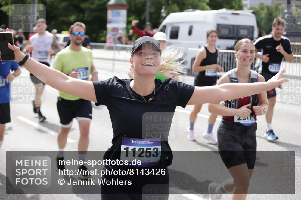 29.06.2025 - hella hamburg halbmarathon Jannik Wohlers http://msf.ph/oto/8143426 29.06.2025 10:45:25 Lombardsbrücke 1004, 1033, 1085, 1100, 1104, 1421, 1426, 1555, 1854, 1983, 2398, 2522, 2550, 2917, 2954, 2965, 4104, 4317, 4388, 4572, 5044, 5635, 6133, 6333, 6623, 7268, 7356, 7605, 9120, 9121, 10327, 10329, 10367, 10511, 10727, 10875, 11160, 11253, 11332, 12009, 13302, 14230, 14445, 14582, 16321, 17054, 17334, 17373, 17597, 17901, 17928, 18003, 18250, 19039 meine-sportfotos.de