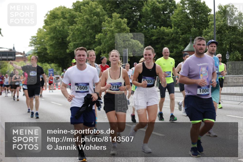 29.06.2025 - hella hamburg halbmarathon Jannik Wohlers http://msf.ph/oto/8143507 29.06.2025 10:45:38 Lombardsbrücke 1004, 1100, 1421, 1426, 1555, 1867, 1868, 2398, 2423, 2773, 2813, 2951, 2954, 3410, 4104, 4223, 4572, 5703, 5769, 5770, 5892, 6333, 6392, 7356, 7605, 7894, 9120, 9121, 9426, 9445, 10367, 10511, 10727, 10875, 11332, 11358, 11876, 14230, 14319, 14322, 14403, 14445, 14582, 15107, 16005, 16059, 16321, 16745, 16793, 17031, 17184, 17597, 17901, 18214, 18280, 18334 meine-sportfotos.de