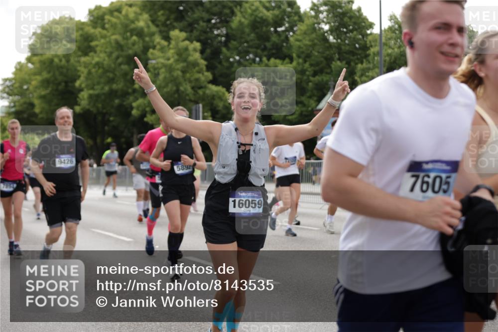 29.06.2025 - hella hamburg halbmarathon Jannik Wohlers http://msf.ph/oto/8143535 29.06.2025 10:45:39 Lombardsbrücke 1004, 1100, 1421, 1426, 1532, 1555, 1867, 1868, 2398, 2423, 2773, 2813, 2951, 2954, 3410, 4104, 4223, 4572, 5703, 5769, 5770, 5892, 6333, 6392, 7356, 7605, 7894, 9120, 9121, 9426, 9445, 10511, 10727, 10875, 11332, 11358, 11876, 11910, 14230, 14319, 14322, 14403, 14582, 15107, 16005, 16059, 16321, 16745, 16793, 17031, 17184, 17597, 17901, 18214, 18280, 18334 meine-sportfotos.de