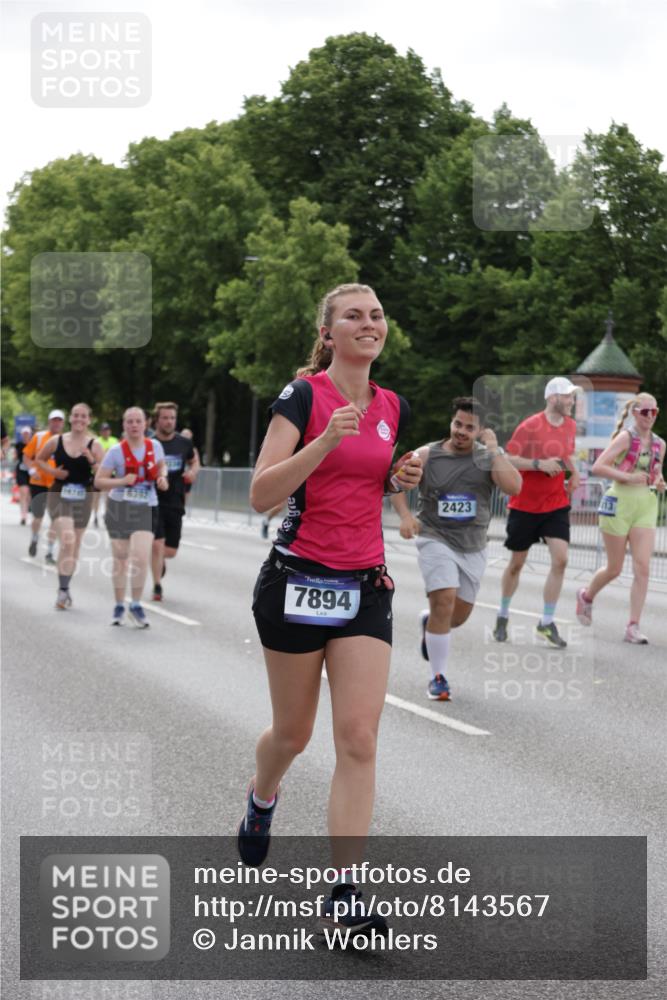 29.06.2025 - hella hamburg halbmarathon Jannik Wohlers http://msf.ph/oto/8143567 29.06.2025 10:45:43 Lombardsbrücke 1004, 1532, 1867, 1868, 2398, 2423, 2773, 2813, 2951, 3410, 4119, 4223, 5697, 5703, 5769, 5770, 5854, 5892, 6333, 6392, 7605, 7894, 7983, 8047, 9129, 9426, 9445, 11358, 11361, 11876, 11910, 12507, 13499, 14230, 14319, 14322, 14403, 14582, 15107, 16005, 16059, 16745, 16793, 17031, 17170, 17184, 18018, 18214, 18280, 18334 meine-sportfotos.de