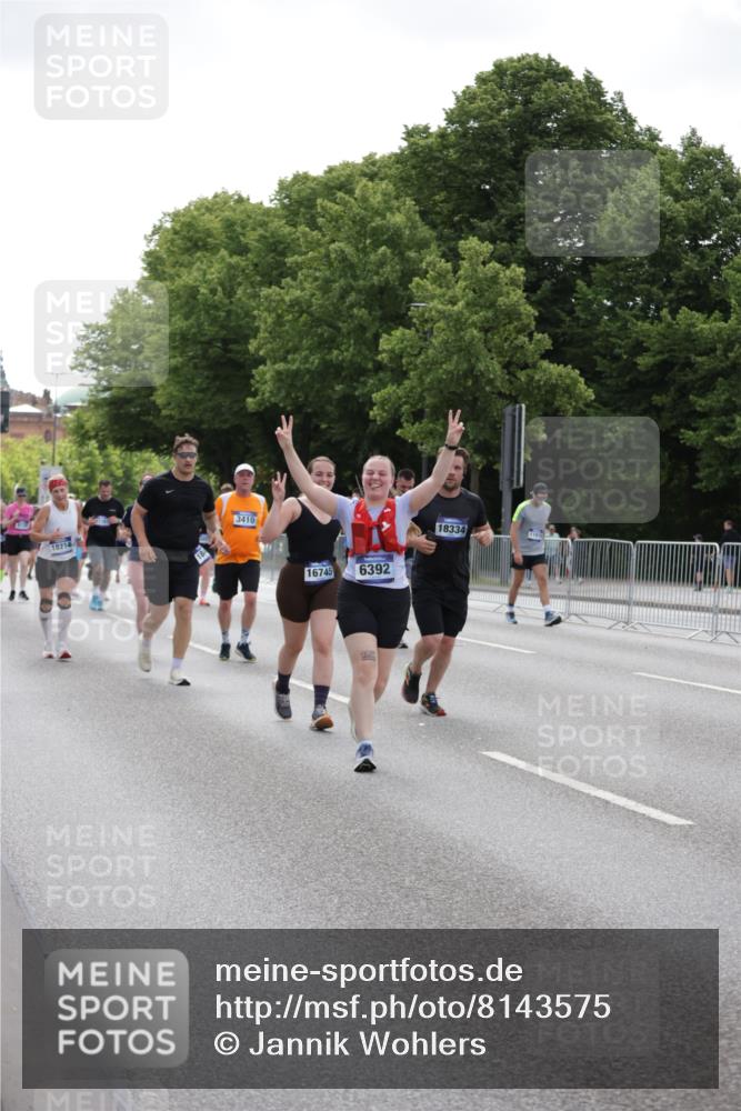 29.06.2025 - hella hamburg halbmarathon Jannik Wohlers http://msf.ph/oto/8143575 29.06.2025 10:45:44 Lombardsbrücke 1004, 1532, 1867, 1868, 2398, 2423, 2773, 2813, 2951, 3410, 4119, 4223, 5697, 5703, 5769, 5770, 5854, 5892, 6333, 6392, 7605, 7894, 7960, 7983, 8047, 9129, 9337, 9426, 9445, 11358, 11361, 11876, 11910, 12298, 12507, 13499, 14230, 14319, 14322, 14403, 14582, 15107, 16005, 16059, 16745, 16793, 17031, 17170, 17184, 18018, 18214, 18280, 18334 meine-sportfotos.de
