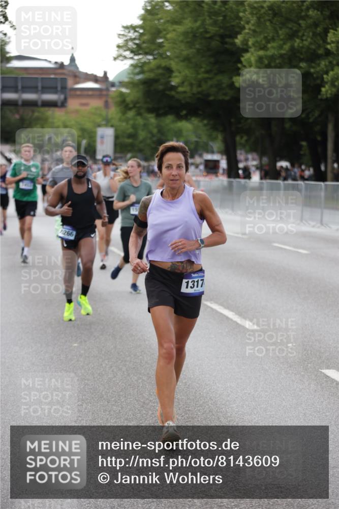 29.06.2025 - hella hamburg halbmarathon Jannik Wohlers http://msf.ph/oto/8143609 29.06.2025 10:08:27 Lombardsbrücke 3762, 5347, 7453, 10035, 11657, 13174, 13592, 13593, 15584, 15586, 15592, 18266 meine-sportfotos.de
