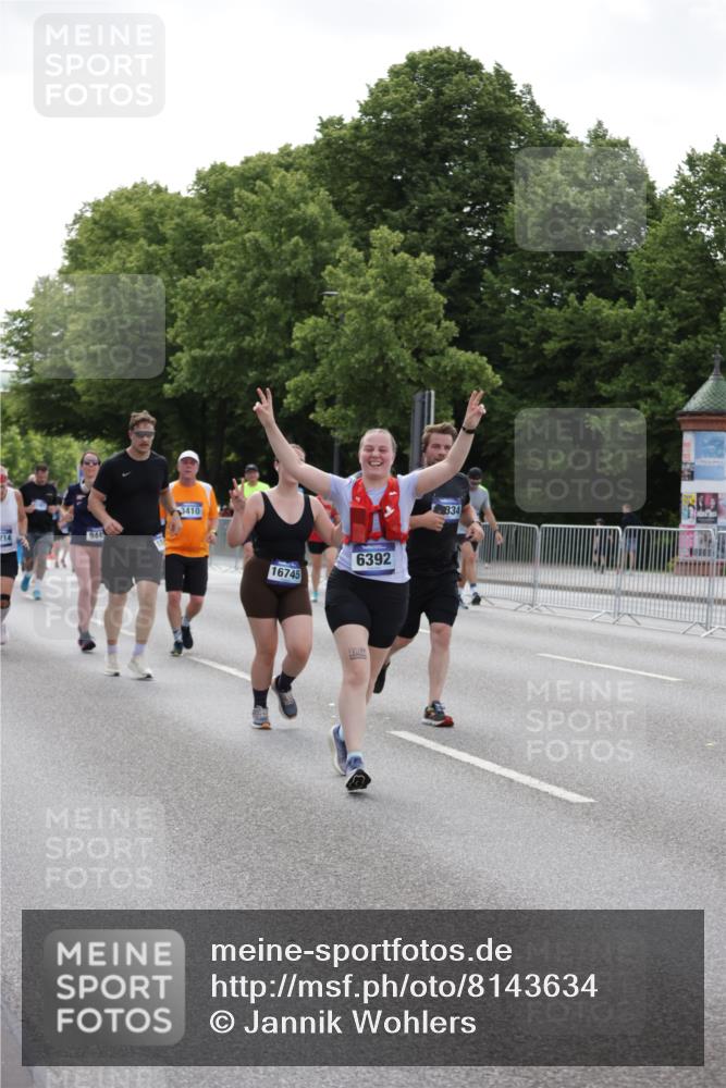 29.06.2025 - hella hamburg halbmarathon Jannik Wohlers http://msf.ph/oto/8143634 29.06.2025 10:45:44 Lombardsbrücke 1004, 1532, 1867, 1868, 2398, 2423, 2773, 2813, 2951, 3410, 4119, 4223, 5697, 5703, 5769, 5770, 5854, 5892, 6333, 6392, 7605, 7894, 7960, 7983, 8047, 9129, 9337, 9426, 9445, 11358, 11361, 11876, 11910, 12298, 12507, 13499, 14230, 14319, 14322, 14403, 14582, 15107, 16005, 16059, 16745, 16793, 17031, 17170, 17184, 18018, 18214, 18280, 18334 meine-sportfotos.de