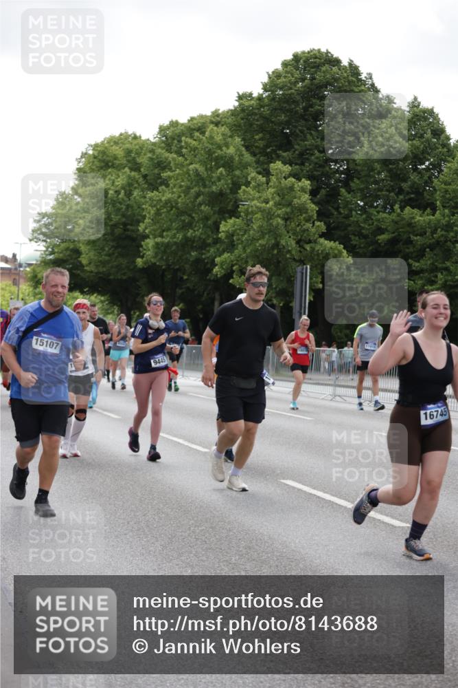 29.06.2025 - hella hamburg halbmarathon Jannik Wohlers http://msf.ph/oto/8143688 29.06.2025 10:45:46 Lombardsbrücke 1429, 1465, 1532, 1867, 1868, 2398, 2423, 2773, 2813, 2951, 3410, 4119, 4223, 5697, 5703, 5769, 5770, 5854, 5892, 6068, 6392, 7368, 7374, 7894, 7960, 7983, 8047, 9129, 9337, 9426, 9445, 11358, 11361, 11876, 11910, 12298, 12333, 12507, 12522, 13499, 14230, 14319, 14322, 14403, 14582, 15107, 16005, 16059, 16745, 16793, 17031, 17170, 17184, 18018, 18214, 18280, 18334 meine-sportfotos.de