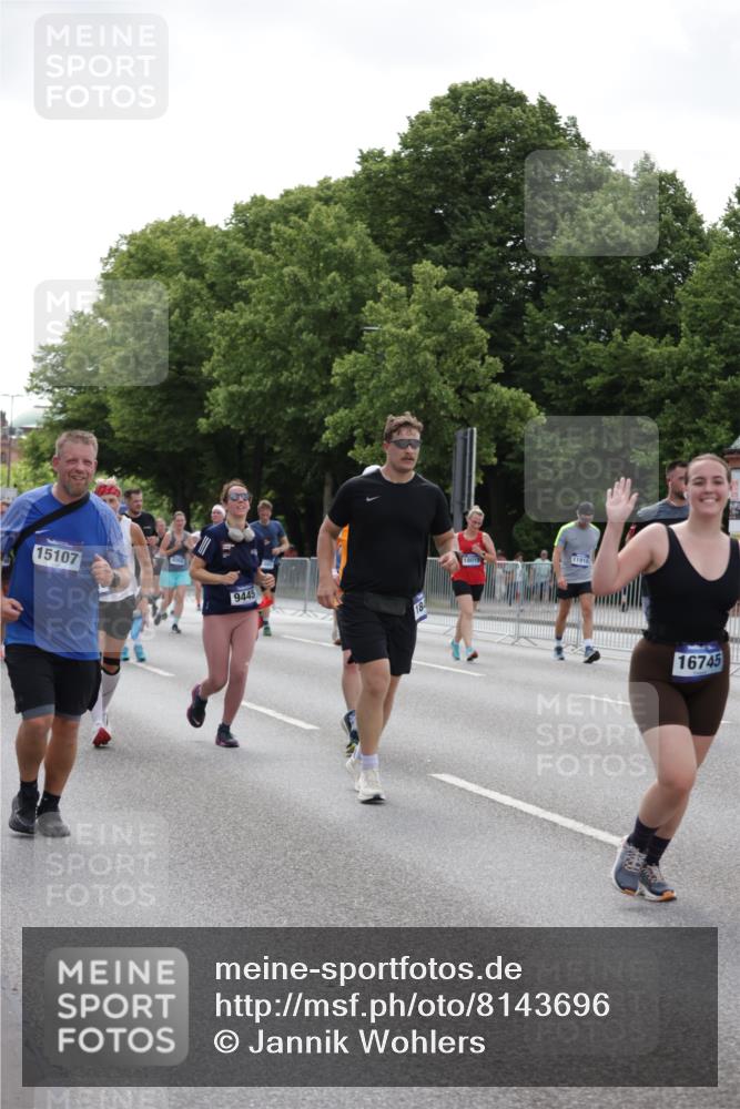 29.06.2025 - hella hamburg halbmarathon Jannik Wohlers http://msf.ph/oto/8143696 29.06.2025 10:45:46 Lombardsbrücke 1429, 1465, 1532, 1867, 1868, 2398, 2423, 2773, 2813, 2951, 3410, 4119, 4223, 5697, 5703, 5769, 5770, 5854, 5892, 6068, 6392, 7368, 7374, 7894, 7960, 7983, 8047, 9129, 9337, 9426, 9445, 11358, 11361, 11876, 11910, 12298, 12333, 12507, 12522, 13499, 14230, 14319, 14322, 14403, 14582, 15107, 16005, 16059, 16745, 16793, 17031, 17170, 17184, 18018, 18214, 18280, 18334 meine-sportfotos.de