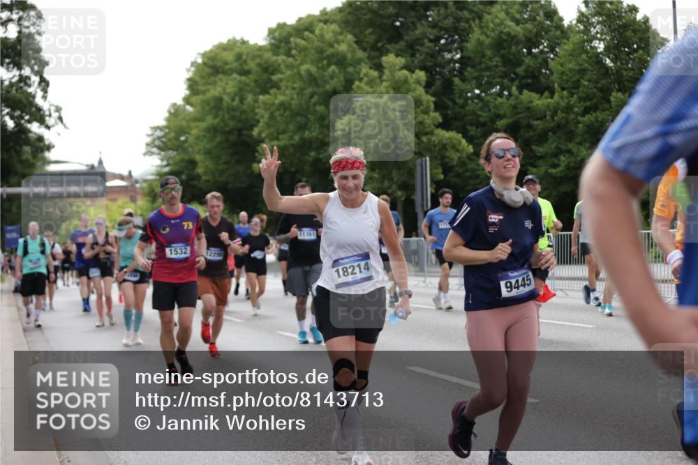 29.06.2025 - hella hamburg halbmarathon Jannik Wohlers http://msf.ph/oto/8143713 29.06.2025 10:45:49 Lombardsbrücke 1429, 1465, 1532, 2423, 2500, 2773, 2813, 2951, 3410, 4119, 4223, 5697, 5703, 5769, 5770, 5854, 5892, 6068, 6392, 7364, 7368, 7374, 7894, 7960, 7983, 8047, 8700, 9129, 9337, 9426, 9445, 10153, 11358, 11361, 11876, 11910, 12298, 12333, 12507, 12522, 13122, 13499, 14319, 14322, 14403, 15107, 16005, 16745, 16793, 16912, 17170, 17704, 18018, 18214, 18334 meine-sportfotos.de