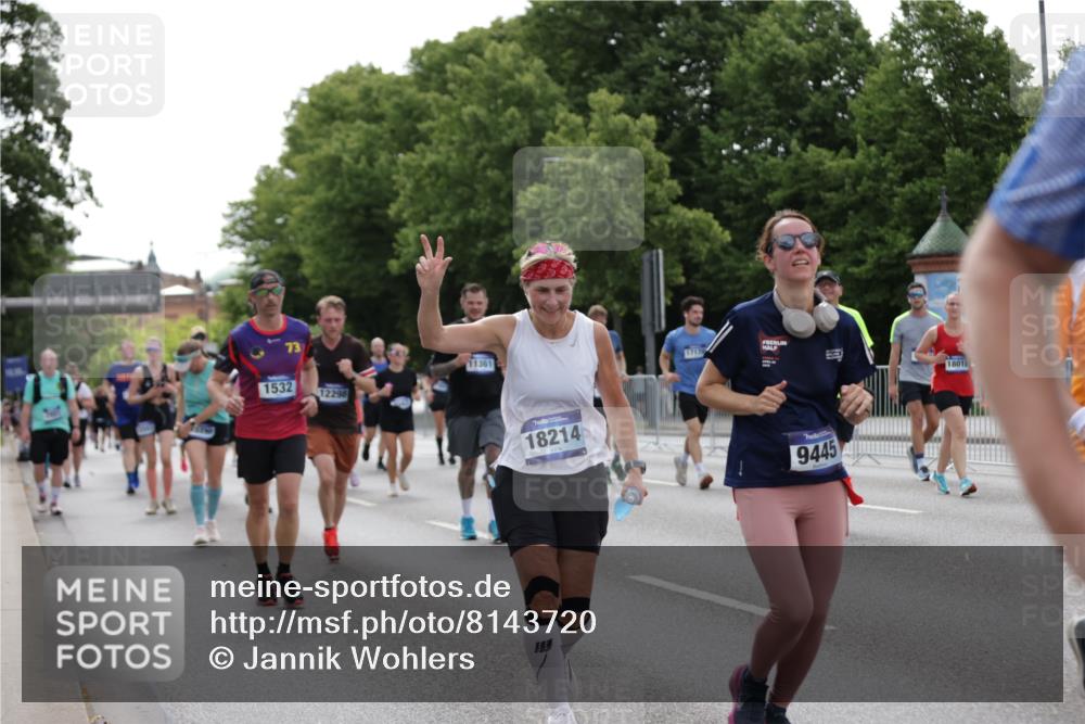 29.06.2025 - hella hamburg halbmarathon Jannik Wohlers http://msf.ph/oto/8143720 29.06.2025 10:45:49 Lombardsbrücke 1429, 1465, 1532, 2423, 2500, 2773, 2813, 2951, 3410, 4119, 4223, 5697, 5703, 5769, 5770, 5854, 5892, 6068, 6392, 7364, 7368, 7374, 7894, 7960, 7983, 8047, 8700, 9129, 9337, 9426, 9445, 10153, 11358, 11361, 11876, 11910, 12298, 12333, 12507, 12522, 13122, 13499, 14319, 14322, 14403, 15107, 16005, 16745, 16793, 16912, 17170, 17704, 18018, 18214, 18334 meine-sportfotos.de