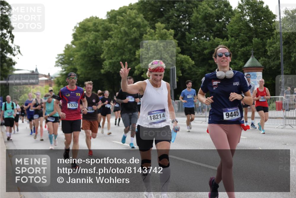 29.06.2025 - hella hamburg halbmarathon Jannik Wohlers http://msf.ph/oto/8143742 29.06.2025 10:45:49 Lombardsbrücke 1429, 1465, 1532, 2423, 2500, 2773, 2813, 2951, 3410, 4119, 4223, 5697, 5703, 5769, 5770, 5854, 5892, 6068, 6392, 7364, 7368, 7374, 7894, 7960, 7983, 8047, 8700, 9129, 9337, 9426, 9445, 10153, 11358, 11361, 11876, 11910, 12298, 12333, 12507, 12522, 13122, 13499, 14319, 14322, 14403, 15107, 16005, 16745, 16793, 16912, 17170, 17704, 18018, 18214, 18334 meine-sportfotos.de