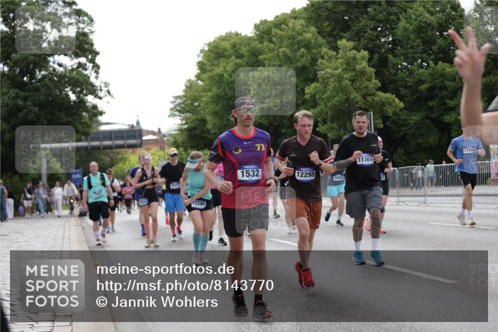 29.06.2025 - hella hamburg halbmarathon Jannik Wohlers http://msf.ph/oto/8143770 29.06.2025 10:45:51 Lombardsbrücke 1429, 1465, 1532, 2423, 2500, 2773, 2813, 2951, 3410, 4119, 5697, 5703, 5854, 6068, 6392, 7364, 7368, 7374, 7894, 7960, 7983, 8047, 8700, 9129, 9337, 9445, 10153, 11358, 11361, 11876, 11910, 12298, 12333, 12507, 12522, 13122, 13213, 13499, 15107, 16717, 16745, 16793, 16912, 17170, 17704, 17936, 18018, 18214, 18334 meine-sportfotos.de