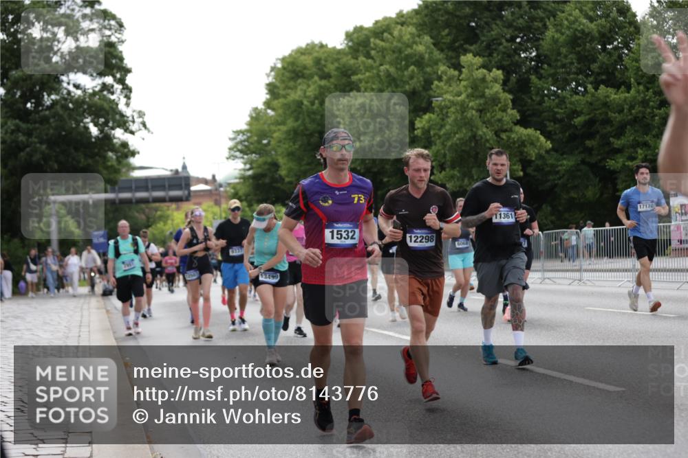 29.06.2025 - hella hamburg halbmarathon Jannik Wohlers http://msf.ph/oto/8143776 29.06.2025 10:45:51 Lombardsbrücke 1429, 1465, 1532, 2423, 2500, 2773, 2813, 2951, 3410, 4119, 5697, 5703, 5854, 6068, 6392, 7364, 7368, 7374, 7894, 7960, 7983, 8047, 8700, 9129, 9337, 9445, 10153, 11358, 11361, 11876, 11910, 12298, 12333, 12507, 12522, 13122, 13213, 13499, 15107, 16717, 16745, 16793, 16912, 17170, 17704, 17936, 18018, 18214, 18334 meine-sportfotos.de