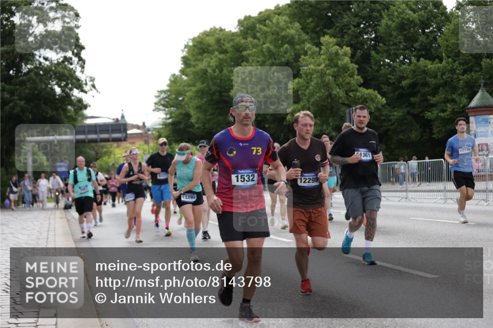 29.06.2025 - hella hamburg halbmarathon Jannik Wohlers http://msf.ph/oto/8143798 29.06.2025 10:45:51 Lombardsbrücke 1429, 1465, 1532, 2423, 2500, 2773, 2813, 2951, 3410, 4119, 5697, 5703, 5854, 6068, 6392, 7364, 7368, 7374, 7894, 7960, 7983, 8047, 8700, 9129, 9337, 9445, 10153, 11358, 11361, 11876, 11910, 12298, 12333, 12507, 12522, 13122, 13213, 13499, 15107, 16717, 16745, 16793, 16912, 17170, 17704, 17936, 18018, 18214, 18334 meine-sportfotos.de