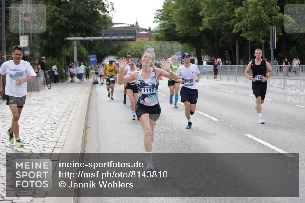 29.06.2025 - hella hamburg halbmarathon Jannik Wohlers http://msf.ph/oto/8143810 29.06.2025 10:08:41 Lombardsbrücke 1147, 1188, 1838, 7453, 9718, 10819, 11067, 11496, 13210, 13592, 13593, 14736, 15586, 15592, 17347, 18266, 18505 meine-sportfotos.de