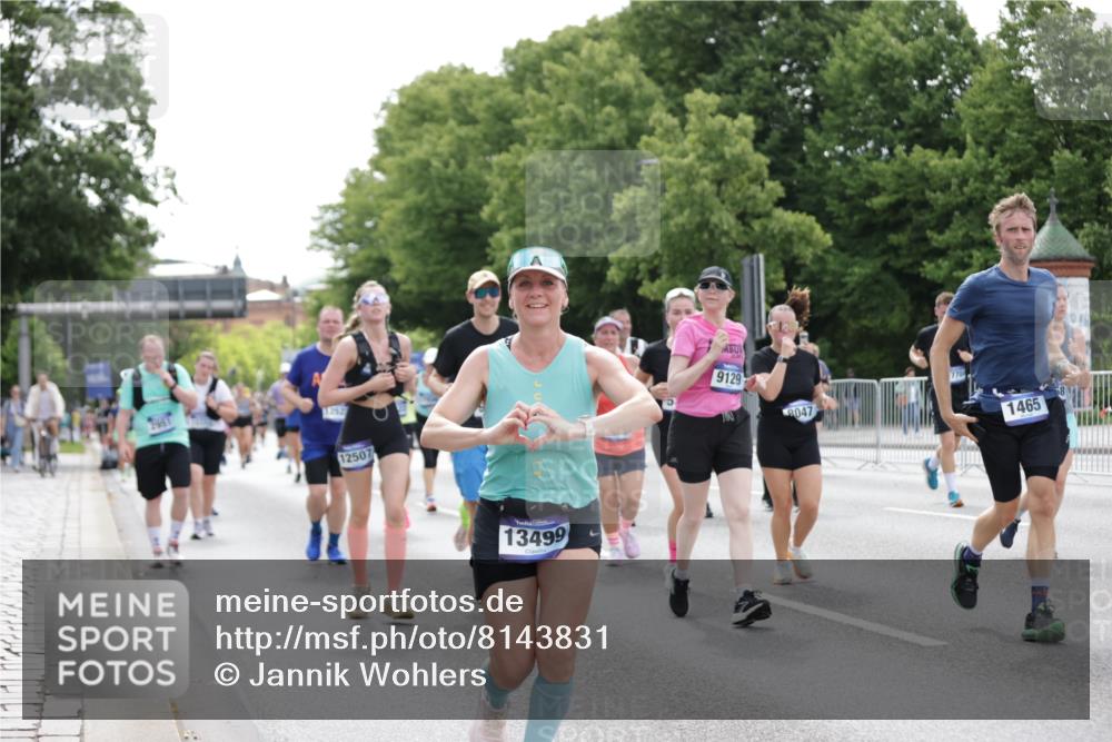29.06.2025 - hella hamburg halbmarathon Jannik Wohlers http://msf.ph/oto/8143831 29.06.2025 10:45:54 Lombardsbrücke 1429, 1465, 1532, 1608, 2423, 2500, 2773, 2813, 2951, 3410, 4119, 4448, 5697, 5854, 6068, 6392, 7364, 7368, 7374, 7960, 7983, 8047, 8700, 9129, 9337, 9445, 10153, 11361, 11876, 11910, 12298, 12333, 12507, 12522, 13076, 13122, 13213, 13499, 14250, 15683, 16717, 16745, 16912, 17006, 17170, 17704, 17936, 18018, 18214, 18334 meine-sportfotos.de