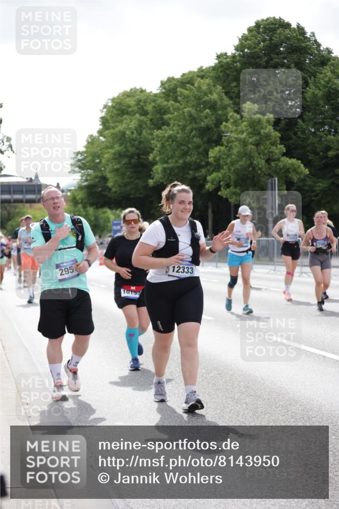 29.06.2025 - hella hamburg halbmarathon Jannik Wohlers http://msf.ph/oto/8143950 29.06.2025 10:45:59 Lombardsbrücke 1429, 1465, 1532, 1608, 1837, 2500, 2697, 4119, 4448, 5697, 5854, 6068, 6124, 6161, 7303, 7364, 7368, 7374, 7960, 7983, 8047, 8551, 8700, 9129, 9337, 9445, 10153, 11361, 11910, 12298, 12333, 12507, 12522, 13076, 13122, 13213, 13449, 13499, 14250, 14473, 15305, 15683, 16218, 16717, 16912, 17006, 17170, 17633, 17704, 17936, 18018, 18458 meine-sportfotos.de