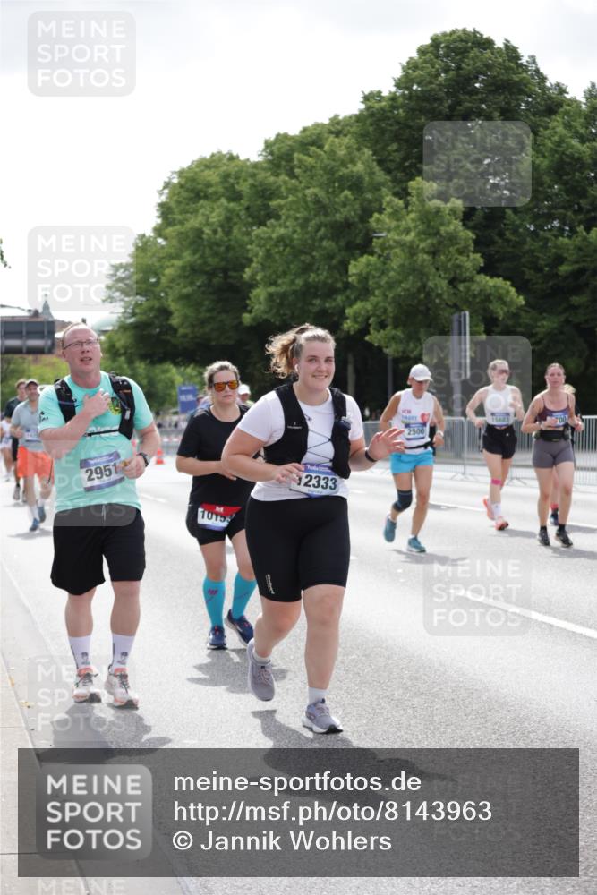 29.06.2025 - hella hamburg halbmarathon Jannik Wohlers http://msf.ph/oto/8143963 29.06.2025 10:45:59 Lombardsbrücke 1429, 1465, 1532, 1608, 1837, 2500, 2697, 4119, 4448, 5697, 5854, 6068, 6124, 6161, 7303, 7364, 7368, 7374, 7960, 7983, 8047, 8551, 8700, 9129, 9337, 9445, 10153, 11361, 11910, 12298, 12333, 12507, 12522, 13076, 13122, 13213, 13449, 13499, 14250, 14473, 15305, 15683, 16218, 16717, 16912, 17006, 17170, 17633, 17704, 17936, 18018, 18458 meine-sportfotos.de