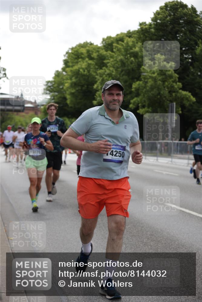 29.06.2025 - hella hamburg halbmarathon Jannik Wohlers http://msf.ph/oto/8144032 29.06.2025 10:46:06 Lombardsbrücke 1429, 1465, 1608, 1837, 2500, 2697, 3469, 4355, 4448, 4604, 6068, 6124, 6161, 7303, 7364, 7368, 7374, 7767, 8477, 8551, 8700, 9691, 10153, 10230, 12333, 12522, 13076, 13122, 13213, 13449, 13969, 14250, 14261, 14473, 15305, 15683, 15852, 16218, 16717, 16882, 16912, 17006, 17419, 17633, 17704, 17936, 18458 meine-sportfotos.de