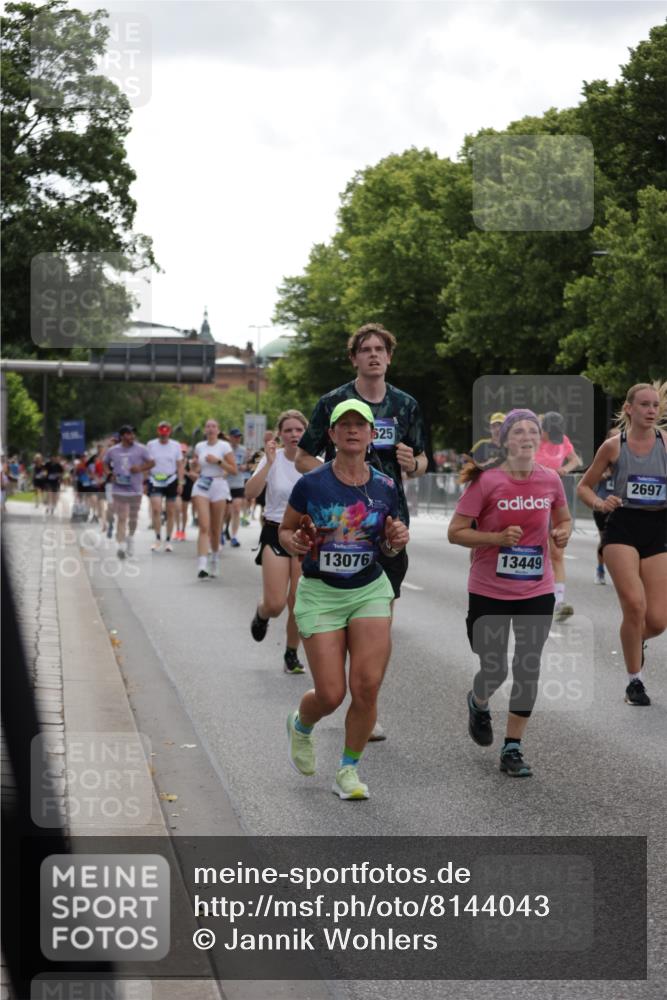 29.06.2025 - hella hamburg halbmarathon Jannik Wohlers http://msf.ph/oto/8144043 29.06.2025 10:46:07 Lombardsbrücke 1371, 1375, 1608, 1837, 2500, 2697, 3469, 3734, 4355, 4448, 4604, 6124, 6161, 7303, 7364, 7368, 7374, 7767, 8477, 8551, 8700, 9691, 10153, 10230, 12333, 12522, 13076, 13122, 13213, 13449, 13969, 14250, 14261, 14473, 15305, 15683, 15852, 16218, 16717, 16882, 16912, 16987, 17006, 17419, 17459, 17633, 17704, 17936, 18458 meine-sportfotos.de