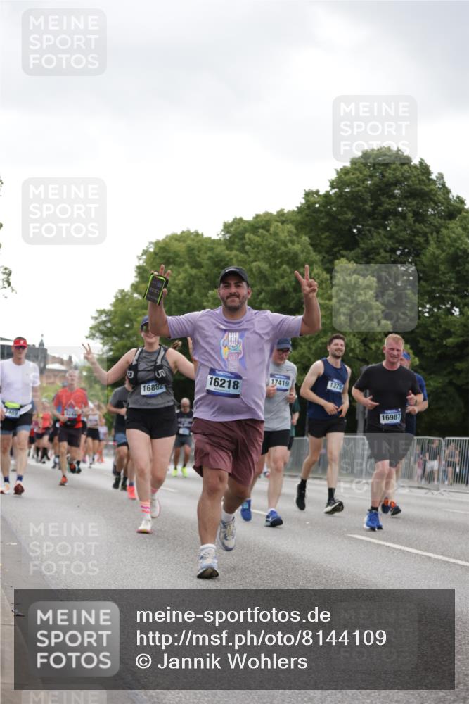 29.06.2025 - hella hamburg halbmarathon Jannik Wohlers http://msf.ph/oto/8144109 29.06.2025 10:46:15 Lombardsbrücke 1371, 1375, 1608, 1837, 1999, 2162, 2697, 3277, 3406, 3407, 3469, 3734, 4202, 4296, 4342, 4355, 4604, 5700, 6124, 6161, 6740, 7303, 7412, 7767, 7827, 8477, 8551, 9243, 9691, 10230, 10591, 13076, 13449, 13969, 14011, 14261, 14473, 15305, 15852, 16218, 16882, 16987, 17419, 17459, 17633, 18458, 18881, 18924 meine-sportfotos.de