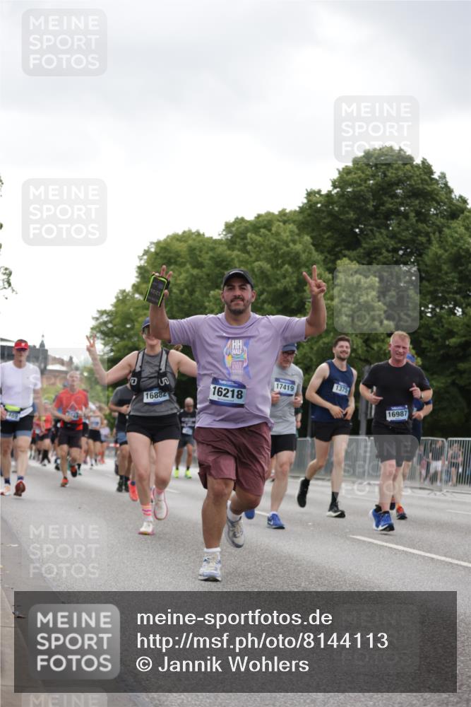 29.06.2025 - hella hamburg halbmarathon Jannik Wohlers http://msf.ph/oto/8144113 29.06.2025 10:46:15 Lombardsbrücke 1371, 1375, 1608, 1837, 1999, 2162, 2697, 3277, 3406, 3407, 3469, 3734, 4202, 4296, 4342, 4355, 4604, 5700, 6124, 6161, 6740, 7303, 7412, 7767, 7827, 8477, 8551, 9243, 9691, 10230, 10591, 13076, 13449, 13969, 14011, 14261, 14473, 15305, 15852, 16218, 16882, 16987, 17419, 17459, 17633, 18458, 18881, 18924 meine-sportfotos.de