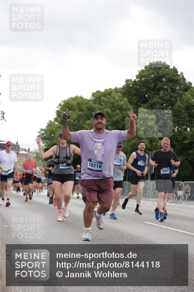 29.06.2025 - hella hamburg halbmarathon Jannik Wohlers http://msf.ph/oto/8144118 29.06.2025 10:46:15 Lombardsbrücke 1371, 1375, 1608, 1837, 1999, 2162, 2697, 3277, 3406, 3407, 3469, 3734, 4202, 4296, 4342, 4355, 4604, 5700, 6124, 6161, 6740, 7303, 7412, 7767, 7827, 8477, 8551, 9243, 9691, 10230, 10591, 13076, 13449, 13969, 14011, 14261, 14473, 15305, 15852, 16218, 16882, 16987, 17419, 17459, 17633, 18458, 18881, 18924 meine-sportfotos.de